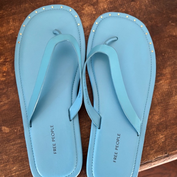 Sona Thong Sandals - Picture 3 of 5